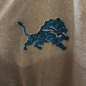 Gildan Detroit Lions sweatshirt! NFL gray sequin bedazzled logo crewneck size XL! thumbnail 4
