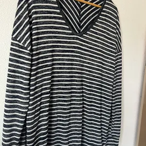 Gap blue‎ and white shirt thumbnail 4
