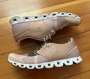 On Cloud Running Shoes thumbnail 5