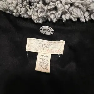 Cupio Plush‎ Sherpa Vest With Velour Lining Size Medium Black White Grey Pockets thumbnail 6