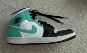 Nike Air Jordan 1 Mid thumbnail 1