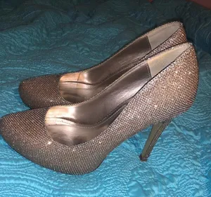 gold sparkly pumps Size 6.5 thumbnail 1