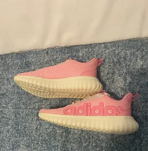 Pink Adidas Sneakers thumbnail 5