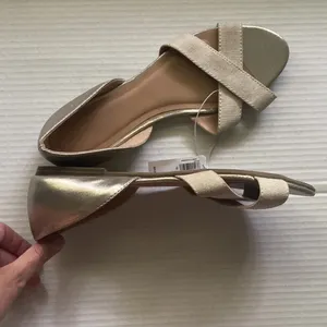 NWT Gap women’s gold open toe fabric leather slide shoes, size 10 thumbnail 2