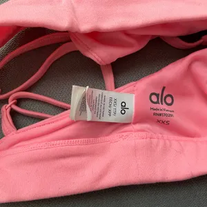Alo Yoga Splendor Bra Neon Bubblegum XXS thumbnail 4