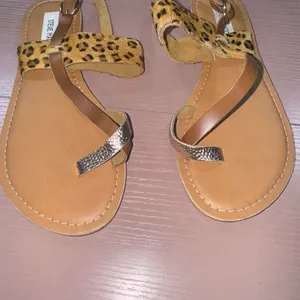 Steve Madden Finale Size 9 Leopard print Sandal thumbnail 2