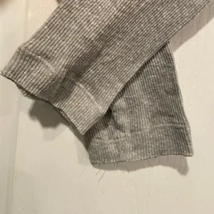 NWOT BDG Urban Outfitters Size L Gray Ribbed Stretch Long Sleeve Crop Top thumbnail 3