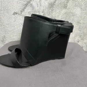 Vince Size 9.5 Black Leather Wedge Sandals Minimalist Y2K Quiet Luxury Heels thumbnail 5