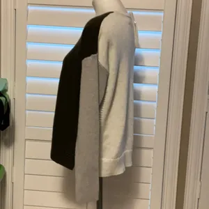 Tahari Gray Crew Neck Sweater thumbnail 4
