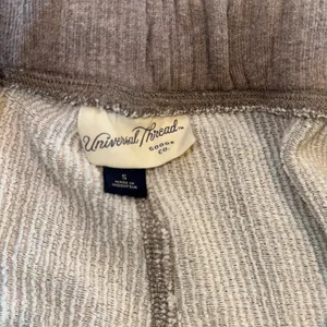 Universal Threads Tan cozy Joggers Soft Relaxed Fit size small with pockets thumbnail 5