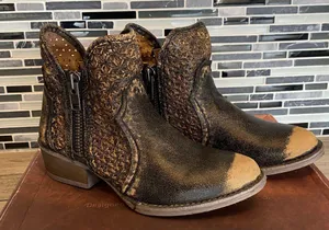 Brown Womens Boots Size 9.5 thumbnail 1