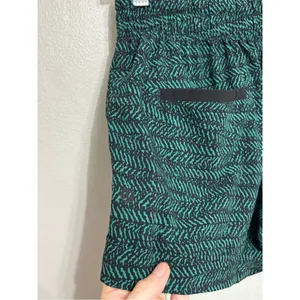 Lululemon Spring Break Away Shorts II in Hunter Green Mini Trax - Size 6 thumbnail 9