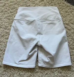 Alo Yoga Airbrush High-Waisted Biker Shorts thumbnail 5