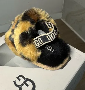 UGG Slippers Fluff Yeah Slide thumbnail 1