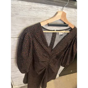 Universal Threads Womens Leopard Puff Sleeve Ruched V-Neck Mini Dress Brown 16 thumbnail 5