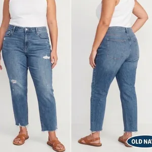 Old Navy Mid-Rise Medium Rinse Boyfriend Denim Distressed Raw Hem Jeans Plus 18 thumbnail 2