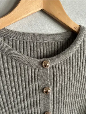 Common Sense Gray Ribbed Knit Cardigan M Gold Button Split Hem Fitted Sweater thumbnail 4