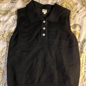 Uniqlo SM black cotton button up sleeve less top thumbnail 1