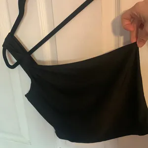 SHEIN Cropped One shoulder Shirt thumbnail 2