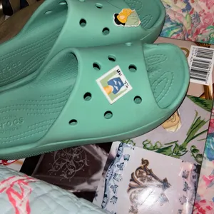 Women’s size 5 crocs thumbnail 5