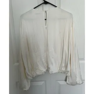 Madewell Long-Sleeve Bubble-Hem Top Winter White Lightweight Satin Lined Size 8 thumbnail 3