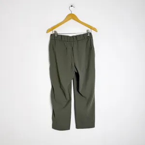 Lululemon On The Fly Pants – Women’s Size 6 – Dark Olive Green thumbnail 2
