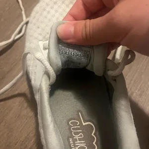 Brooks Women's White and Light Pink Athletic Shoes thumbnail 6