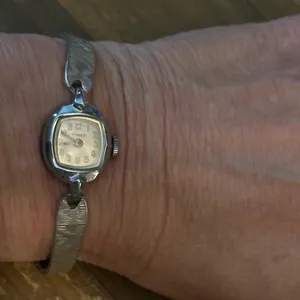 Vintage Timex silver wind up watch thumbnail 5