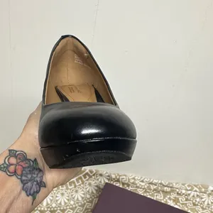 Clarks Women's Classic Black Leather Pumps thumbnail 14