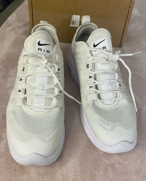 Nike Air Max Axis Running Shoe Womens Size 9 thumbnail 1