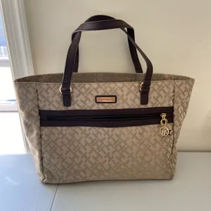 EUC Tommy Hilfiger women’s brown tan gold hardware‎ zip shoulder tote bag purse thumbnail 1