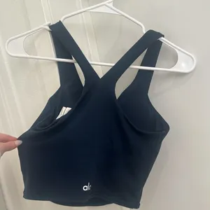 ⭐️Alo Airbrush Real Bra Tank Navy thumbnail 3