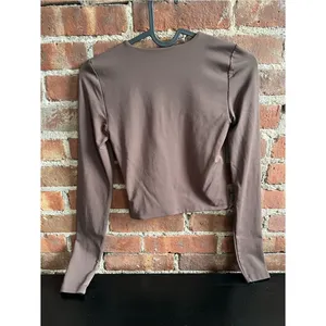 Aritzia Babaton Contour Crew Cropped Longsleeve Brown Size XS thumbnail 5