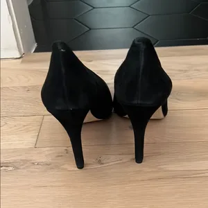 Gianni Bini Black Pointed-Toe Heels thumbnail 3