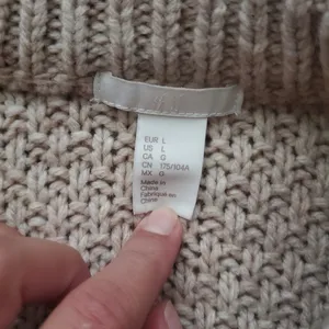 H&M cream color sweater size Large women's oversized very warm snug in s… thumbnail 4