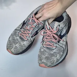 Brooks Women’s Athletic Shoes in Pink and Gray 9.5 thumbnail 11