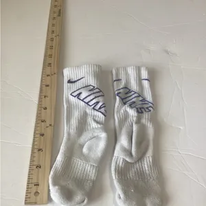 Nike White mix matched Purple and Blue Athletic Crew Socks size small thumbnail 3