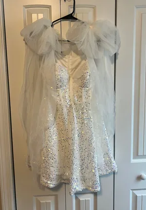 White Dress Size M thumbnail 1