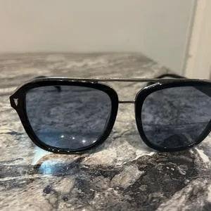 Classic Black Sunglasses thumbnail 9