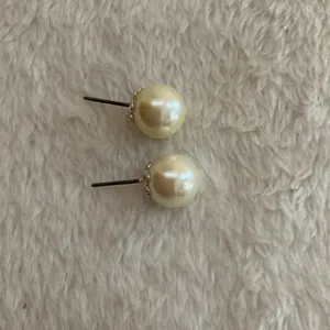 Faux Pearl post earrings Silver thumbnail 2