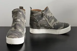 Soda Beige and Blue‎ Striped Wedge Sneaker Bootie Sz 6.5 thumbnail 1