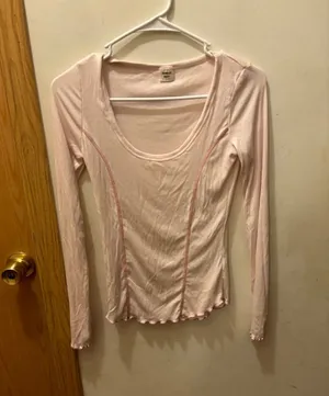 (S) aritzia top thumbnail 1