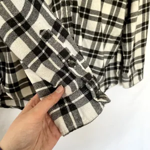 American Eagle ahh-mazingly soft black and white‎ checkered button down shirt S thumbnail 4