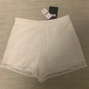 NWT LF One Way Lace Shorts thumbnail 2