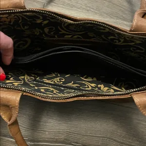 Leaders in Leather Light Brown Leather Shoulder Bag w/ Floral Western Design thumbnail 7
