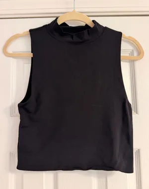 Aritzia Babaton Contour Mock-Neck Cropped Tank Top Size: Medium thumbnail 1