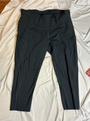 Lululemon size 10 with pockets 18-20 in leggings thumbnail 1