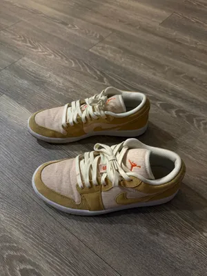 Nike Women’s Air Jordan 1 Low SE 'Twine' thumbnail 5