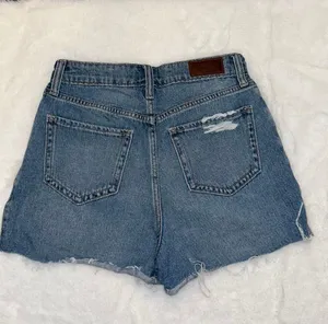 Hollister Curvy Ultra High-Rise Mom Shorts thumbnail 3