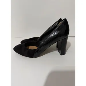 Tahari Elvira Size 8M‎ Black Suede Croc Embossed Block Heel Pumps Pointed Toe thumbnail 2